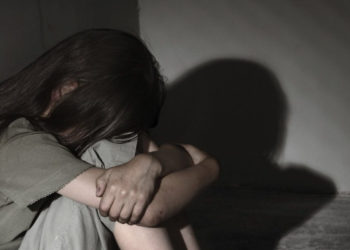 Ошто 10 жаштагы кыз өгөй атасы тарабынан зордукталды делген окуя боюнча тергөө иштери башталды