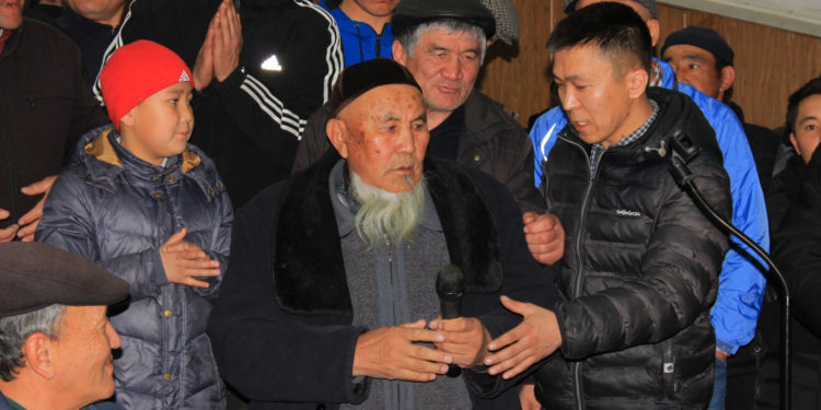 Артем Новиков жана Таластын 500дөн ашуун тургуну Жер-Үйдүн тагдырын талкуулашты