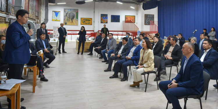 Өкмөт башчы Улукбек Марипов: «Бизнес үчүн 24 саат бою байланыштамын»