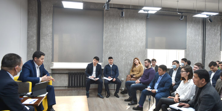 Улукбек Марипов: «Мыкты адистердин өлкөдөн чыгып кетип жаткандыгы — мамлекеттин кемчилиги»