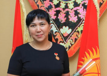 «Кабарлар» маалымат агенттигинин жетекчисинин кармалышы. Арыз ээси акчаны жыйын өткөрүү үчүн бергенби?