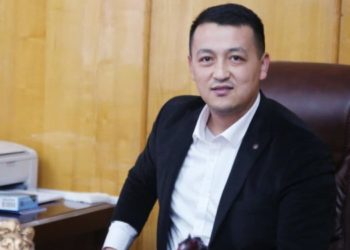 Улукбек Марипов бир тууганын Ноокат районунун акими кызматынан бошотту