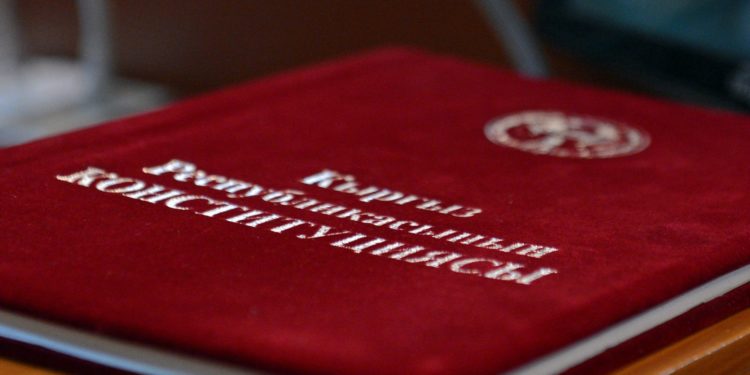 Конституциянын жаңы долбоору. Садыр Жапаров экинчи жолу президенттик шайлоого катыша алабы?