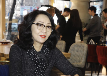 “Азыр өзүмдүн эмес, каармандардын жашоосу менен жашап калдым” дейт Шайыр Касымалиева