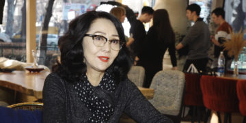 “Азыр өзүмдүн эмес, каармандардын жашоосу менен жашап калдым” дейт Шайыр Касымалиева