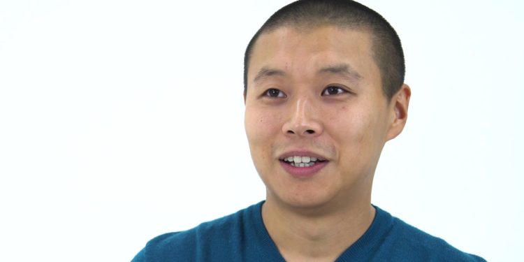 «Ухожу красиво»: Тилек Токтогазиев министрликтен кеткенин караоке клубда белгиледи