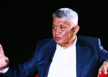 Бийликти басып алууга айыпталып соттолгон эксперт Карыбековго карата чыккан өкүм жокко чыгарылды