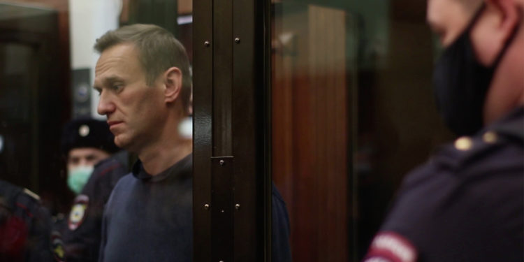 Навальныйдын жактоочусу: «Аны белгисиз колонияга которуп кетишти»