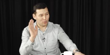 Атамбаевдин жан сакчысы Түлеевге жооп узатты: «Алмазбек Атамбаевдин Нариман Түлеевден бир нерсе суранганын көргөн да, уккан да эмесмин»