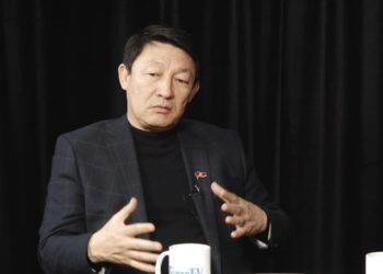 Кенжебек Бокоев: «Сооронбай Жээнбековдун экс-президент макамы боюнча маселе көтөрүлүшү мүмкүн»