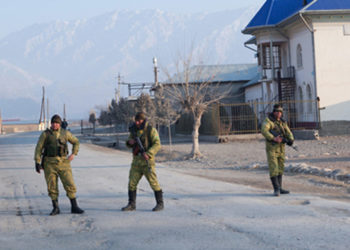 Баткенде талаш жерди тажик чек арачылары кайтарууга алды