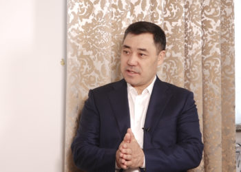 «Төбөбүздө Кудай карап турат, мага муфтийдин орду кереги жок»: Садыр Жапаров муфтияттын айланасындагы ызы-чуу боюнча үн катты