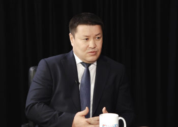 Талант Мамытов Эльвира Сурабалдиева боюнча: «Ар ким өзүнүн кесибин аркалашы керек, билими жана тажрыйбасына жараша»