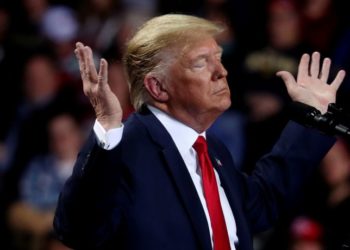 Трамп өзүнө карата башталган импичмент процесстерине катышуудан баш тартты