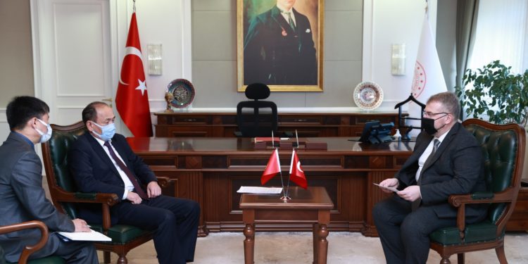 Түркия Кыргызстанга 5000 ПЦР тест берди