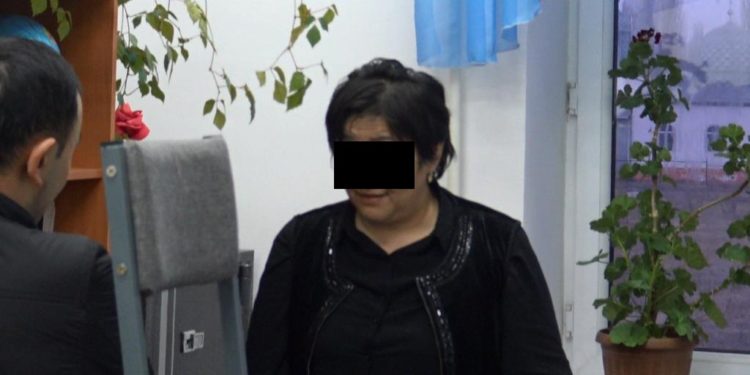 Таласта мугалимдердин айлык акысынын бир бөлүгүн мыйзамсыз пайдаланып жүргөн директор кармалды