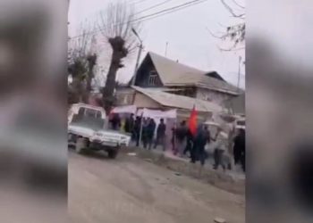 Ош шаарында да Райымбек Матраимовдун тарапташтары митингге чыгышты (видео)