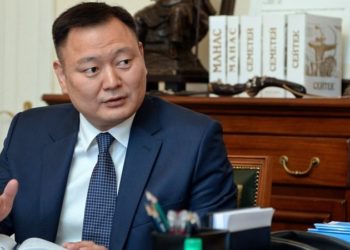 Дүйшөнбек Зилалиевдин иши боюнча сот отуруму бүгүн да жылдырылды