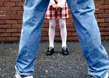 Тоң районунда 13 жаштагы секелектин зордукталышы боюнча айыптуу үч адамдын жазалары күчөтүлдү