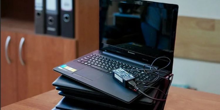 «Алдап кетишти». Предметтик олимпиададан жеңген окуучулар убада кылынган байгелерин бир жылдан бери ала албай келишет