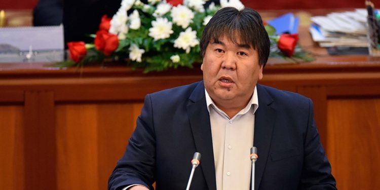 «Нас почти что облаяли». Садык Шер-Нияз атайын оорукананын кардиология бөлүмүнө нааразычылыгын билдирди