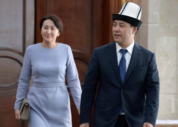 Президент Садыр Жапаров аялзатын куттуктоого аялы менен келди. Сүрөт