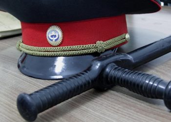 Жалал-Абадда май куюу бекетинин кызматкерин сабаган милиция кызматкери 3,5 жылга кесилди