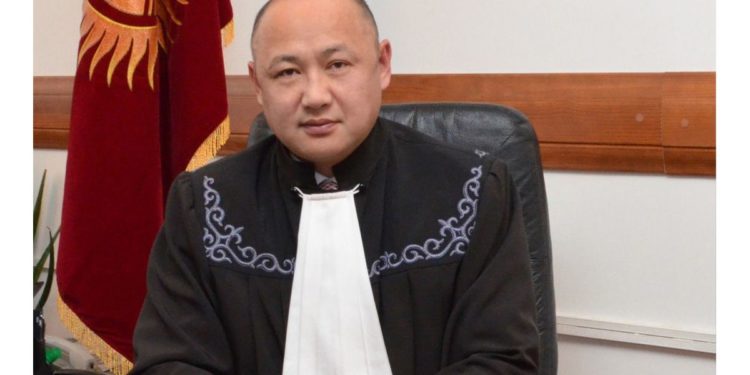 Мыйзамсыз байыган Жогорку Соттун мурдагы судьясы Камил Осмоналиевдин баш коргоо чарасы өзгөртүлдү