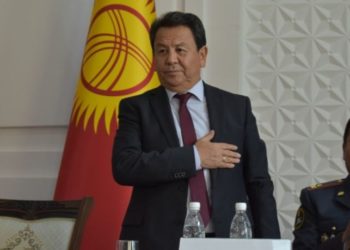 Суваналиев тажик тарап менен сүйлөштү. Кармалган кыргызстандыктарды үйлөрүнө алып келүү маселесин чечтиби?