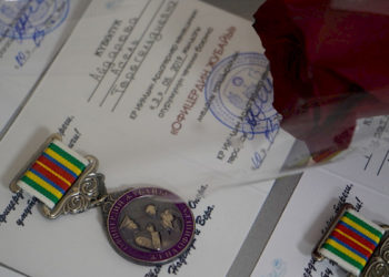 Бишкекте милициянын жубайларына «Офицердин аялы» медалы тапшырылды (сүрөт)