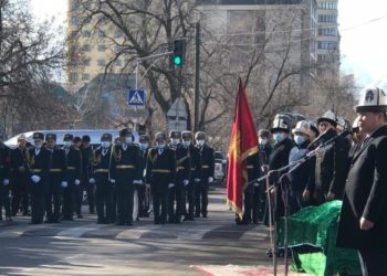 Депутат Алмазбек Акматовдун сөөгү «Ала-Арча» көрүстөнүнө коюлду