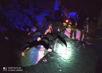 «Тазалоо иштери жүрүп жатат». Бишкек-Ош жолунда таш кулады