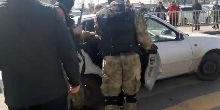 Таласта адам уурдоого шектелип уюшкан кылмыштуу топтун мүчөсү кармалды