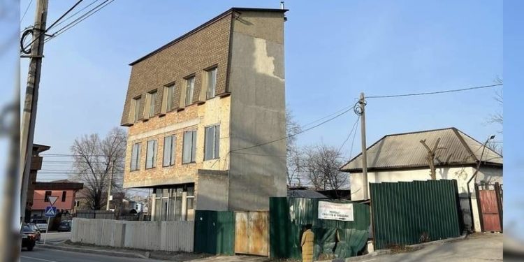 Бишкектеги талкууга түшкөн өзгөчө имарат (сүрөт)