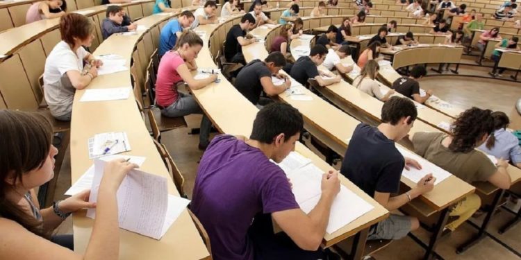 Орусияда билим алган кыргыз студенттер окуусуна кайта алышат