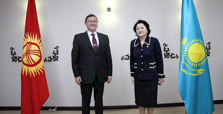Бишкекте Кыргызстан менен Казакстандын маданият министрлери жолукту