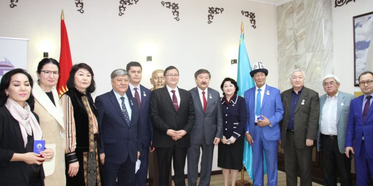 Бир катар маданият тармагынын өкүлдөрүнө «Абай» фондунун сыйлыктары тапшырылды