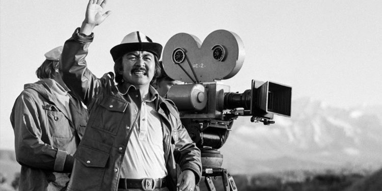 Бардык облустарда Болот Шамшиевдин 80 жылдыгына арналган кинокербен болот