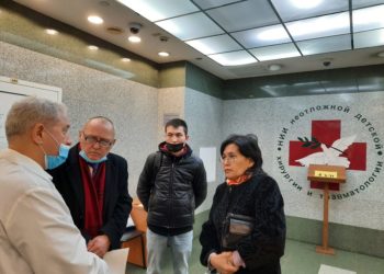 Элчилик Москвада эскалатордон кулаган кыргыз баладан кабар алды