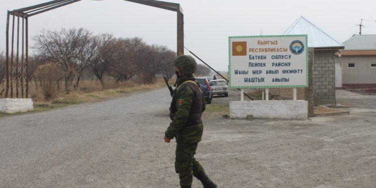 Тажикстанда кармалган жарандар мекенине кайтарылды. Бирок кимдин күчү менен?