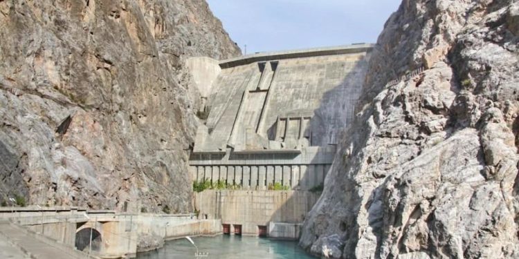 Токтогул суу сактагычында суунун агып келишинен чыгышы дээрлик төрт эсеге көп болууда