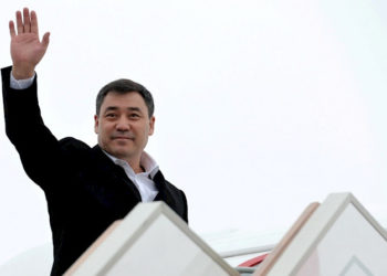 Президент Садыр Жапаров Ташкент шаарына мамлекеттик сапар менен барды. Аны кимдер тосуп алды?