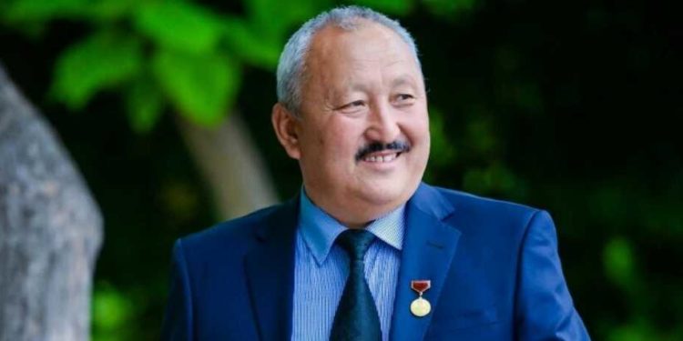 Рахман Разыков: «Президентти тандаганга барбаган эл Конституцияны окумак беле?»