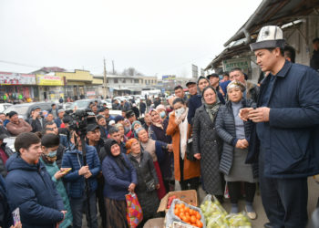 Өкмөт башчы Улукбек Марипов Араван районунун акимине сөгүш жарыялады