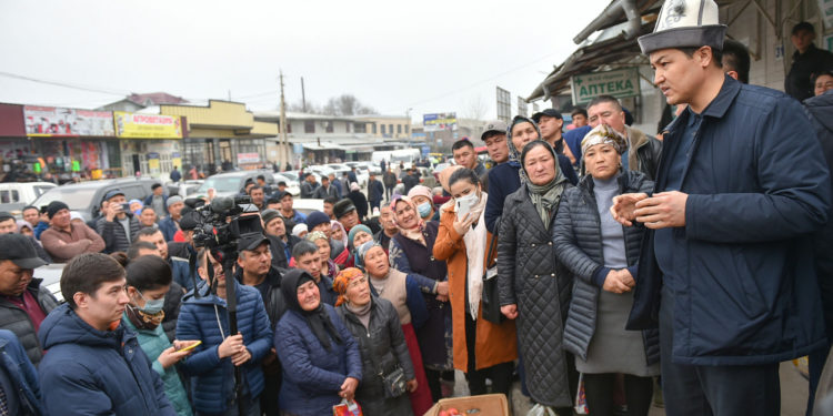 Өкмөт башчы Улукбек Марипов Араван районунун акимине сөгүш жарыялады