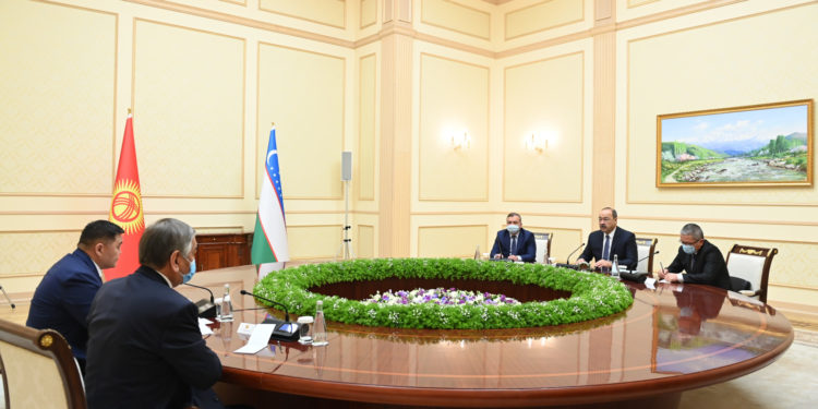 Кыргыз-өзбек чек арасын такташуу боюнча өкмөттүк делегациялардын сүйлөшүүсү башталды