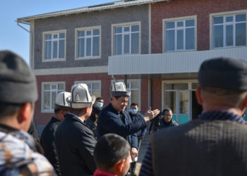 Улукбек Марипов бардык күч-аракетти курулушу аяктабаган мектептерге багыттай турганын билдирди