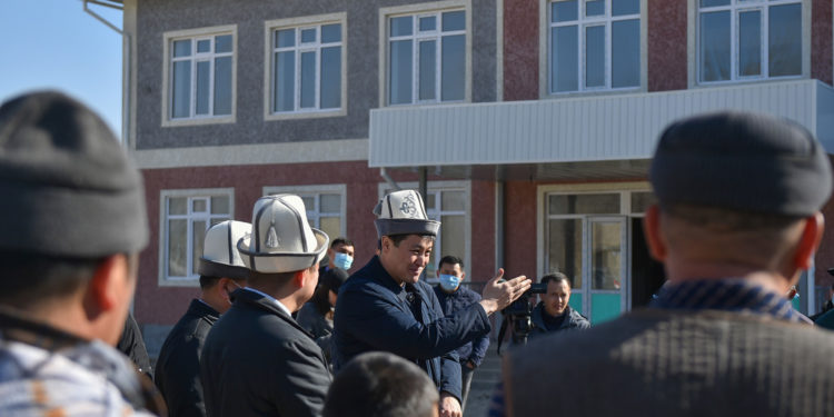 Улукбек Марипов бардык күч-аракетти курулушу аяктабаган мектептерге багыттай турганын билдирди