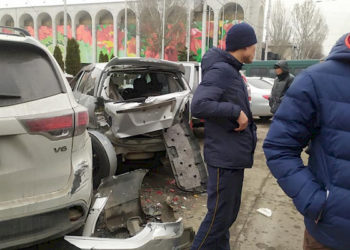 Бишкектин «Ала-Тоо» аянтында бир нече унаа кагышты (видео)