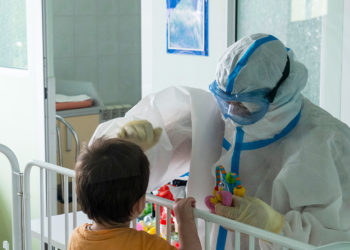 Дарыгер: «Быйыл коронавирус жуктурган балдар көбүрөөк катталууда»